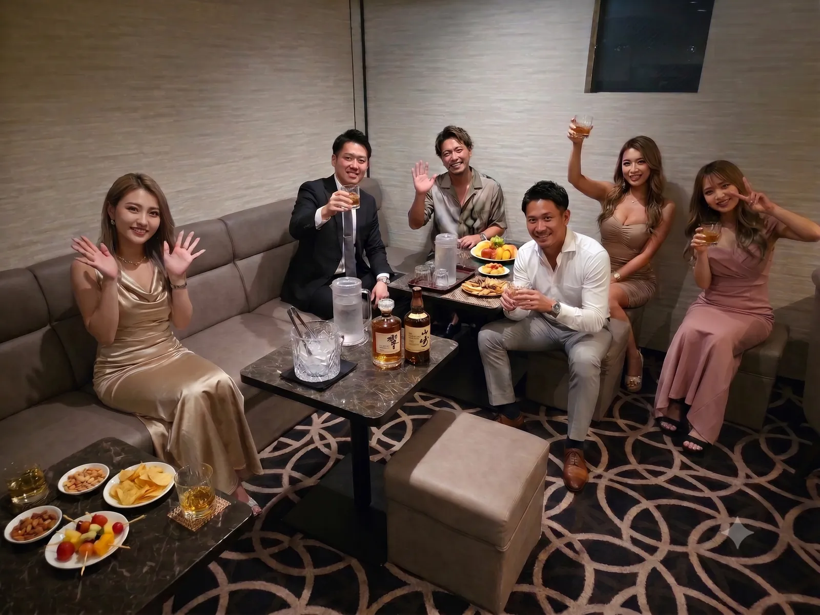 店内イメージ４ ソファ席のグループ